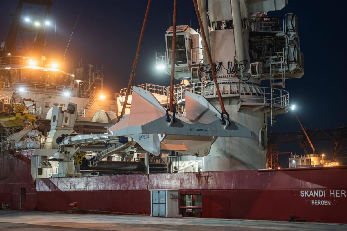 YPF completó en Puerto Quequén una operación clave para el desarrollo offshore del VMOS