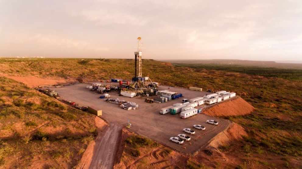 Vaca Muerta: Figueroa llevó a empresarios españoles la estrategia de Neuquén para exportar gas con menos emisiones