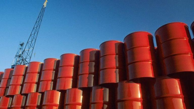 El petróleo entra en zona de turbulencia y Vaca Muerta mira de cerca la escalada del barril